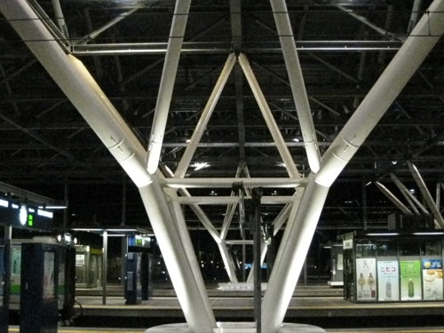 0002：旭川駅 ホーム屋根を支える四叉柱
