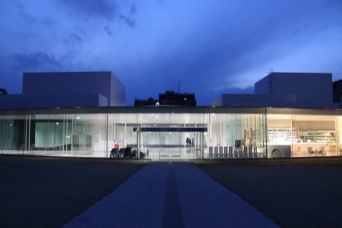 0006：金沢21世紀美術館 夜の外観①