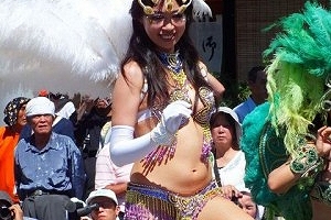 誰も踊りなんて見てねーｗｗｗ日本のサンバカーニバルというエロ祭りｗｗｗだらしない身体がたまんねーｗｗ